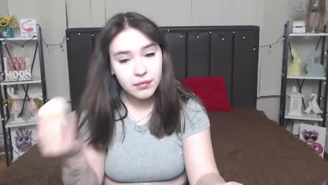 LauraHlot online show from February 2, 2025, 6:42 pm