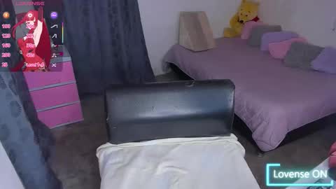 Snapshot of lauramayer chatting on November 26, 2025, 3:29 am Laura Mayer online show from November 26, 2025, 3:29 am