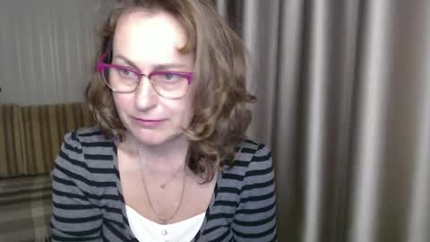 Lauraoven1 online show from December 20, 2024, 3:10 pm