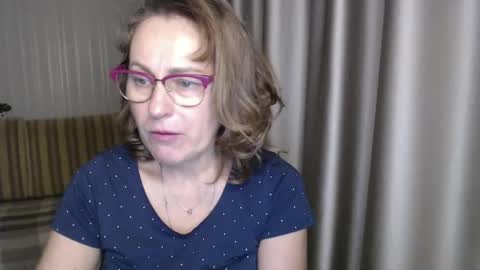 Lauraoven1 online show from December 21, 2024, 6:23 pm