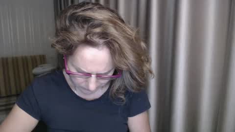 Lauraoven1 online show from December 30, 2024, 7:11 pm