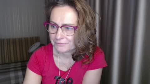 Lauraoven1 online show from January 12, 2025, 12:01 pm