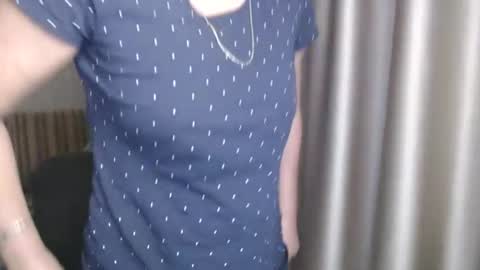 Lauraoven1 online show from January 17, 2025, 7:19 am