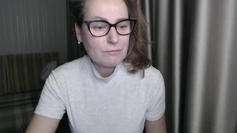 Lauraoven1 online show from January 18, 2025, 3:05 pm