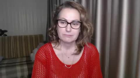 Lauraoven1 online show from January 20, 2025, 5:59 pm