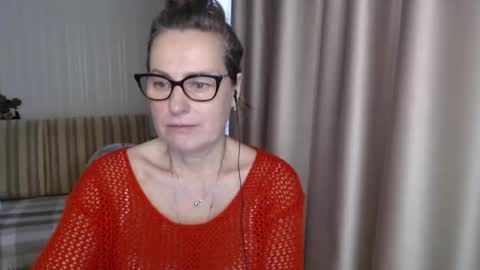 Lauraoven1 online show from February 10, 2025, 7:26 am