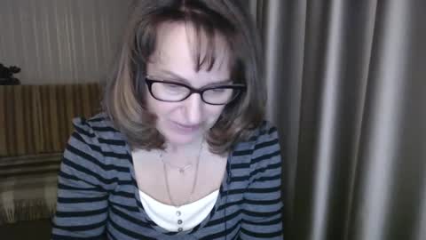 Lauraoven1 online show from February 19, 2025, 4:33 pm