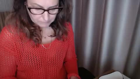 Lauraoven1 online show from November 1, 2025, 7:54 am