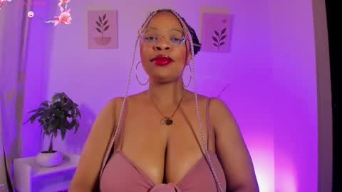 Snapshot of lauraricci_ chatting on November 4, 2025, 3:22 pm Laurita Aries online show from November 4, 2025, 3:22 pm