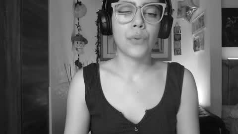 Lauren online show from December 10, 2024, 12:28 am