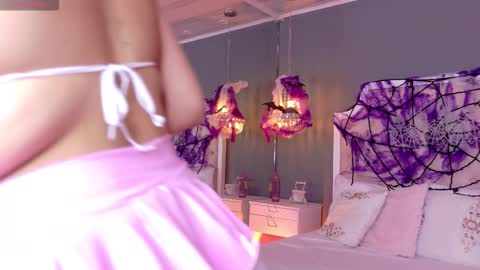 Snapshot of laurenbecker_ chatting on October 31, 2025, 1:23 pm Lauren online show from October 31, 2025, 1:23 pm