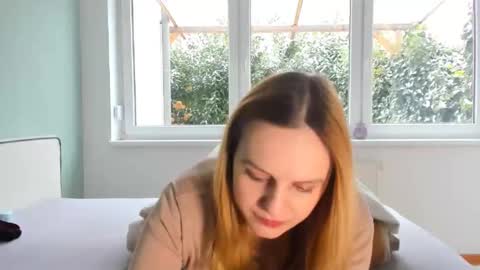 laurendreams online show from November 23, 2025, 9:31 am