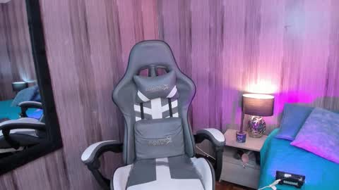 LaurenHazel  online show from December 17, 2025, 8:48 pm