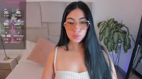 laurenn_smitth online show from September 19, 2025, 1:01 pm