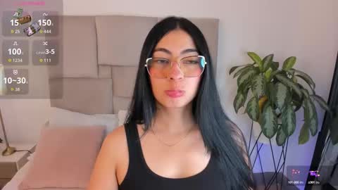 laurenn_smitth online show from October 6, 2025, 12:46 pm