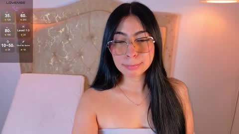laurenn_smitth online show from October 27, 2025, 12:53 pm