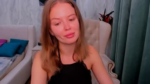 laurennhill online show from September 16, 2025, 12:22 am