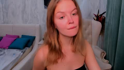 laurennhill online show from September 17, 2025, 12:23 am