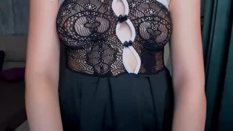 laurennhill online show from September 22, 2025, 12:40 pm