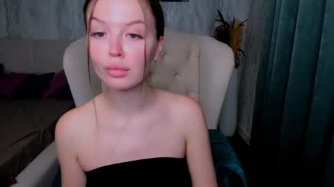 laurennhill online show from October 13, 2025, 12:21 am