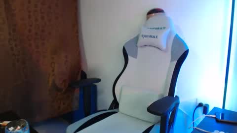 Lauren online show from December 11, 2024, 1:26 am