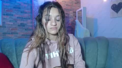 Laurita  online show from March 5, 2025, 11:49 pm