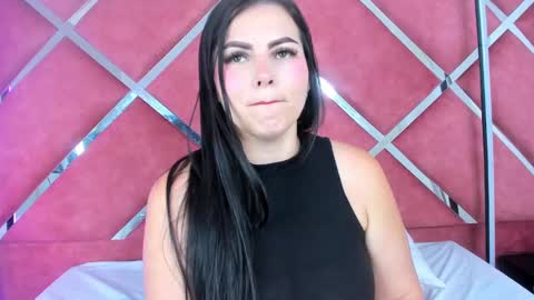 LauryJonson  online show from January 15, 2025, 10:57 pm