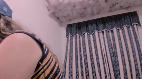 Lauu G online show from November 21, 2025, 2:43 am