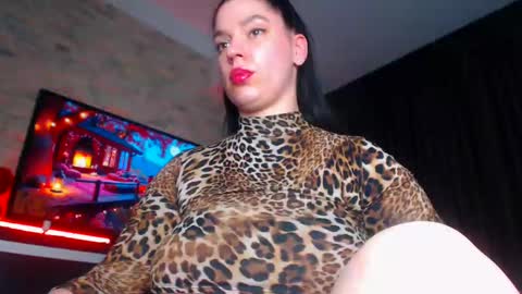 LayaMoon online show from October 26, 2025, 12:00 pm