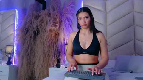 laya online show from September 24, 2025, 4:27 am