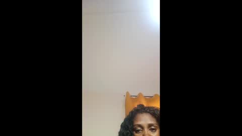 layannek online show from September 19, 2025, 12:39 pm