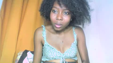 layannek online show from October 3, 2025, 9:56 pm