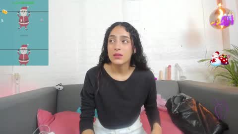 Layla online show from December 29, 2024, 1:24 am