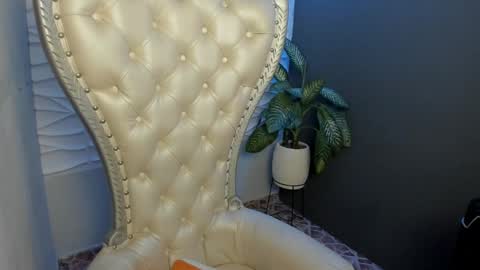 Layla online show from October 3, 2025, 1:46 am