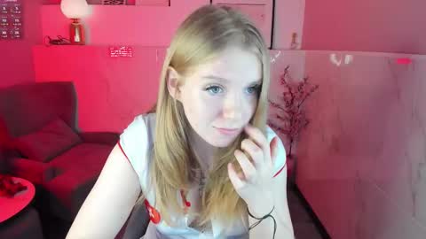 layla_glam online show from October 2, 2025, 1:29 pm