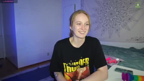 Snapshot of laylas_universe chatting on September 17, 2025, 3:41 am Layla Universe online show from September 17, 2025, 3:41 am