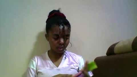 lea96546 online show from November 1, 2025, 5:04 pm