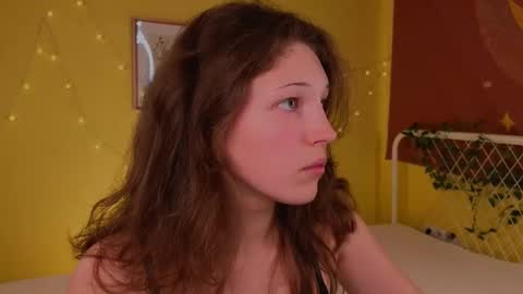 Snapshot of lea_belle_ chatting on October 9, 2025, 12:03 pm Lea online show from October 9, 2025, 12:03 pm