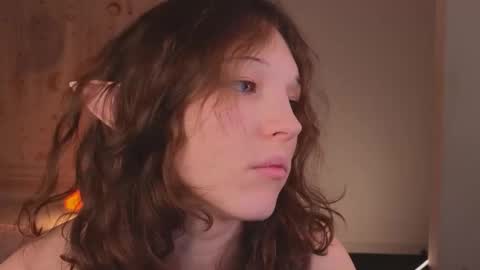 Snapshot of lea_belle_ chatting on November 25, 2025, 4:40 pm Lea online show from November 25, 2025, 4:40 pm