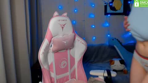 Snapshot of leah__gotty chatting on December 17, 2024, 2:33 pm Leah Gotty online show from December 17, 2024, 2:33 pm