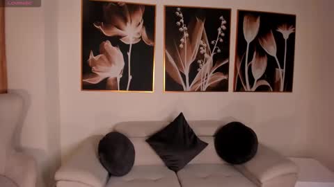 leahnovac online show from September 25, 2025, 11:03 am