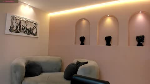 leahnovac online show from October 29, 2025, 11:34 am