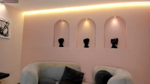 leahnovac online show from November 1, 2025, 11:12 am