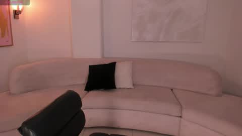 leahnovac online show from November 13, 2025, 11:09 am