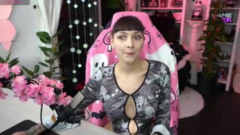 Snapshot of leahobscure chatting on January 31, 2025, 4:27 pm Leah online show from January 31, 2025, 4:27 pm