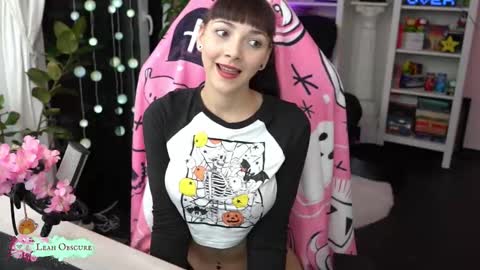 Snapshot of leahobscure chatting on October 4, 2025, 7:23 pm Leah online show from October 4, 2025, 7:23 pm