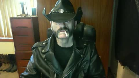 leathergreaser online show from November 5, 2025, 8:31 pm
