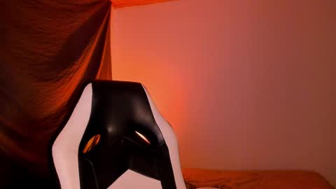 leejhonsonnn online show from December 30, 2024, 10:34 pm