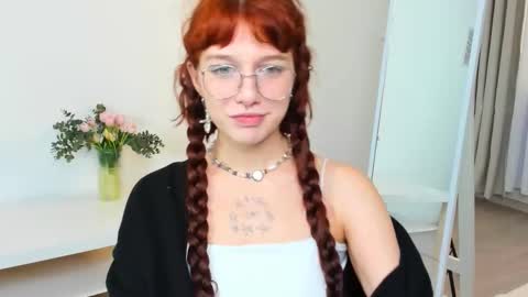 Snapshot of leelooyolo chatting on November 9, 2025, 10:35 am leelooyolo online show from November 9, 2025, 10:35 am