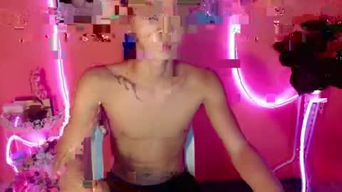 Snapshot of leemoreno18 chatting on September 19, 2025, 3:30 am leemoreno18 online show from September 19, 2025, 3:30 am